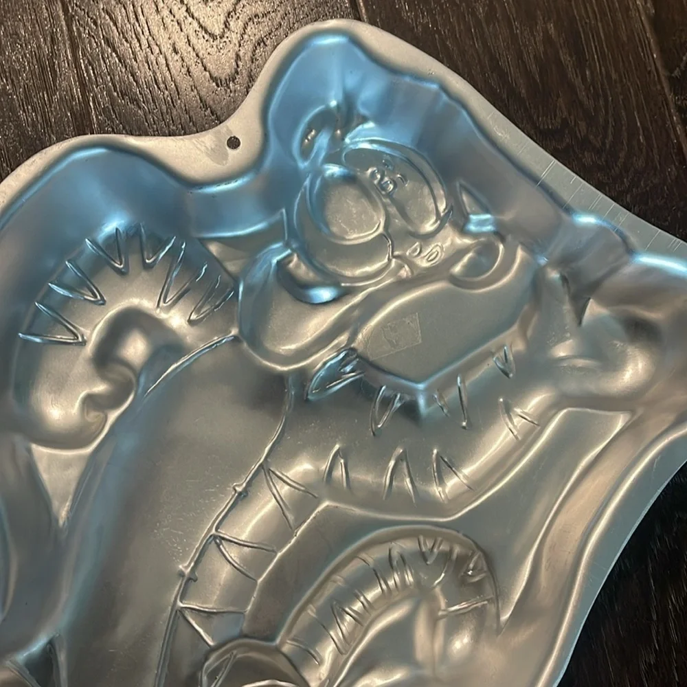 Wilton Disney Tigger the Tiger Birthday Aluminum Cake Pan 2105-3001 Vintage